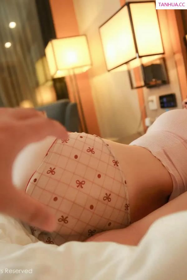   [XiuRen]高清写真图 2025.11.14 No.10985 炎恬kitty 粉色内衣第41张图片